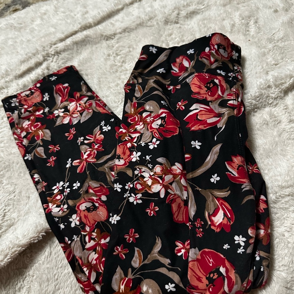 Lily Black and Red Floral Leggings